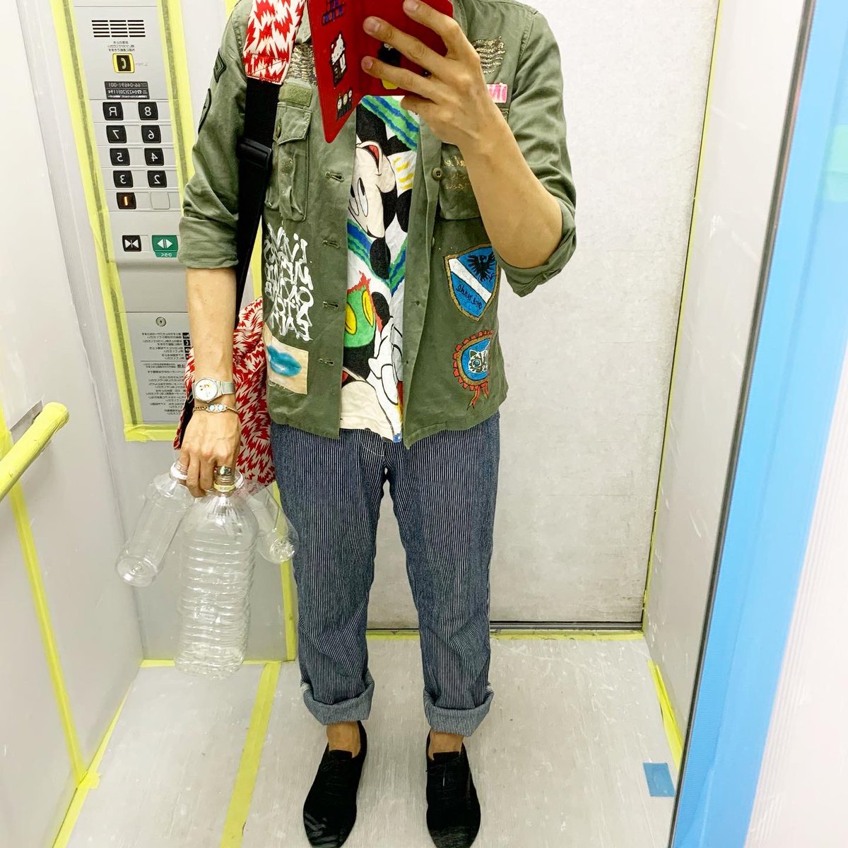 akira_tanaka_10's tweet photo. 今日も今日とてペットボトルに指を突き刺して…それにしても夏って…暑すぎる🥵💦
#onemade #commedesgarcons #gooddesignshop #smiths #repetto #eleykishimoto https://t.co/iXBZxAdwef