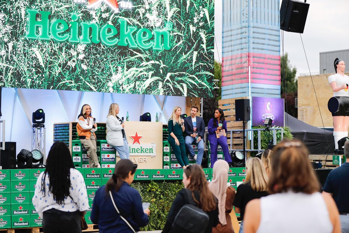 Night one of the @heineken Green Bar at <a href="/trumanbrewery/">The Truman Brewery</a> tonight  👍🏼 Thanks for having me - Roll on Sunday 🏆⚽️
<a href="/Heineken/">Heineken</a> @WEURO2022 #WEURO2022 #CheersToAll #AD