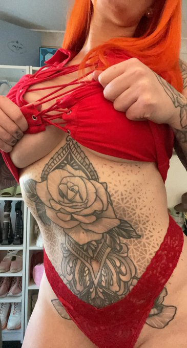 Are you on my Snapchat?  You should be 😈 ➡️➡️➡️ Gia_Rouge94 https://t.co/le8QtrEZAz