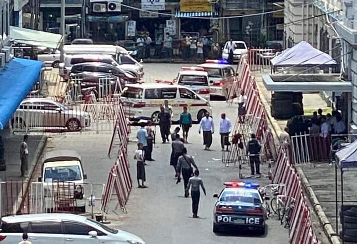 TTFR__Myanmar's tweet photo. A bomb went off near Yangon city hall in Yangon's Kyauktada township at around 11 am on Jul 30 and then, 2 youths were shot and abducted  by junta soldiers in a military vehicle on No.37 Street.   #2022July30Coup #LegalizationOfNUG #WhatsHappeningInMyanmar https://t.co/TmdaOEmObP