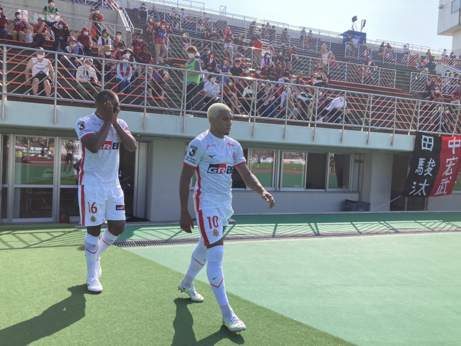 تويتر 名古屋グランパス Nagoya Grampus على تويتر 北海道コンサドーレ札幌 戦 後半 Kick Off 後半も 全員で闘いましょう 試合速報 T Co Ye3tg5ttor ｊリーグ Grampus T Co D1z7hbzww3