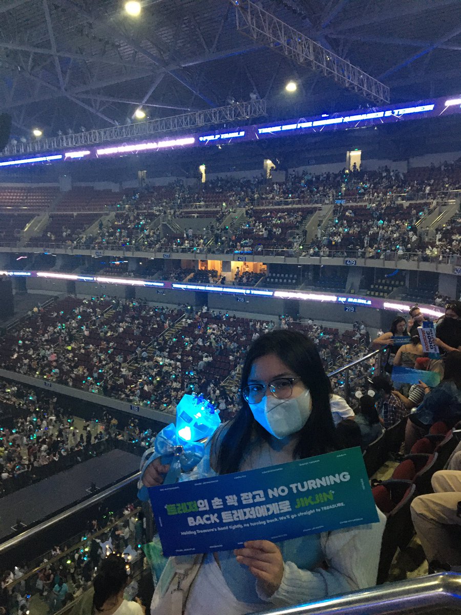 harruverse's tweet photo. i really had so much fun yesterday. until we meet again @treasuremembers !! 🤍🫂 https://t.co/0oyetaQM6X