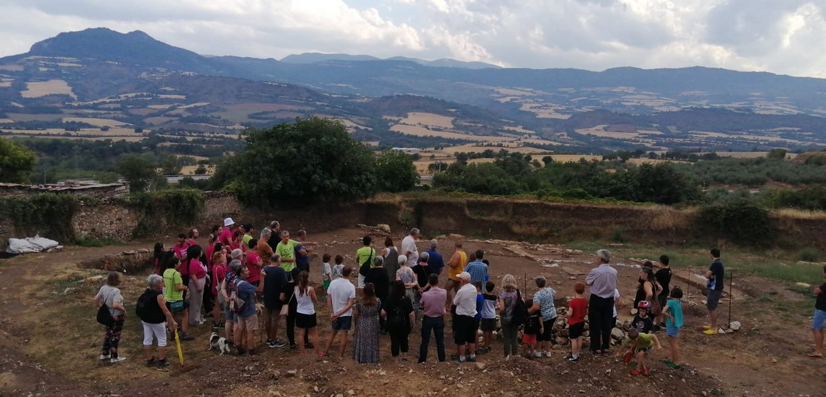 Ahir vam tancar la campanya acomiadant-nos de l'equip internacional i presentant els resultats de la campanya a la població. El patrimoni és seu, nosaltres fem de llevadores ;)
