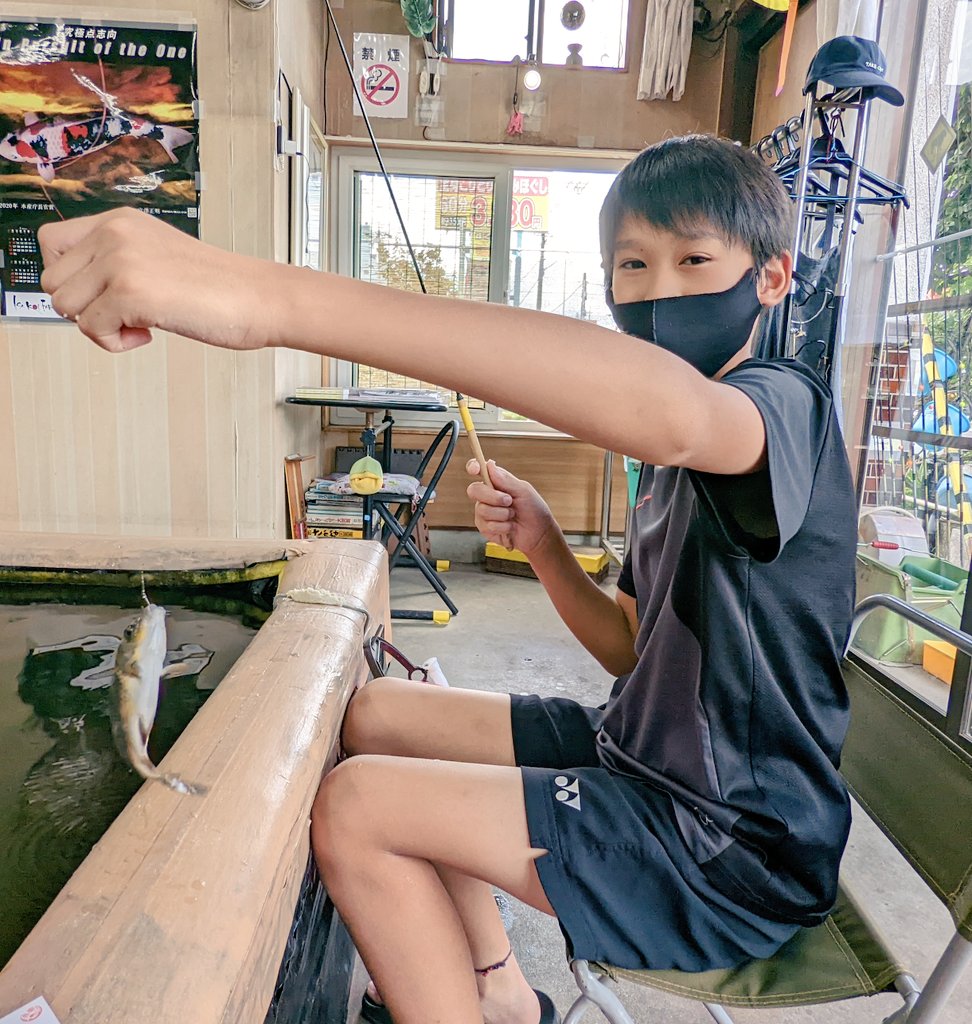 谷川生馬show 釣り堀に行ってきました 超久々だったよ 釣果は 生馬6匹 母3匹でした 30分1本勝負の結果は 数では生馬 サイズだったら母です 負けず嫌いかよっ Www ザリガニ釣りは無料で楽しめました 子役 アクション俳優になる 釣り