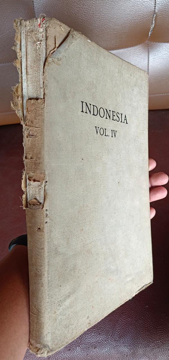 picoez's tweet image. Selamat siang, Lurs.
Aku mau lelang buku koleksiku untuk tambahan bayar UKT mahasiswaku semester akhir.
Sudah tinggal menyelesaikan skripsi, tapi mau berhenti karena ibunya kena kanker dan ayahnya kena stroke.
Saya minta untuk melanjutkan dan akhirnya bersedia.
Perlunya 4,75 juta