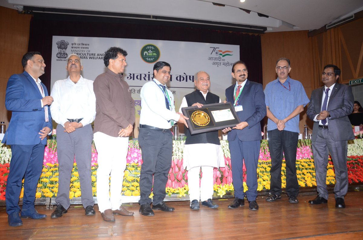 AgriGoI's tweet photo. Hon’ble Union Minister of Agriculture Shri Narendra Singh Tomar presenting awards to the winning banks. Madhya Pradesh Gramin Bank, Madhyanchal Gramin Bank, Maharashtra Gramin Bank, Baroda Rajasthan Kshetriya Gramin Bank.

#AIF #aifawardceremony #banks #interestsubvention https://t.co/d5NtFS86gZ