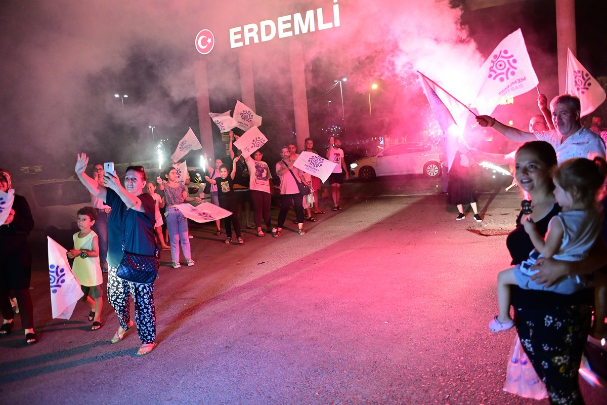 MemleketGaleri's tweet photo. Muharrem İnce dün Mut ve Erdemli'deydi
Teşekkürler  #Mut ve #Erdemli https://t.co/RPJJQijcHY