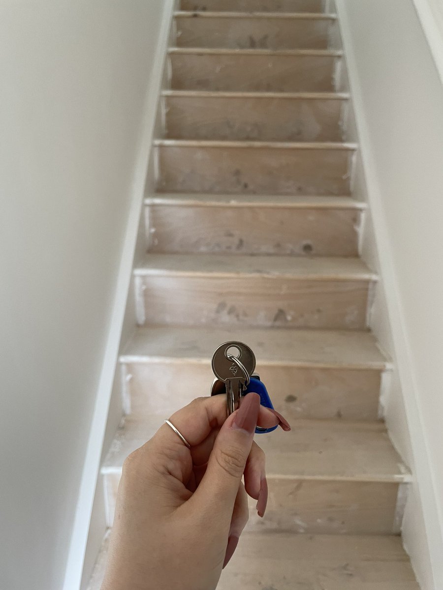 hannnwright's tweet photo. Bought a house! 🏡 https://t.co/fgutPtIeqT