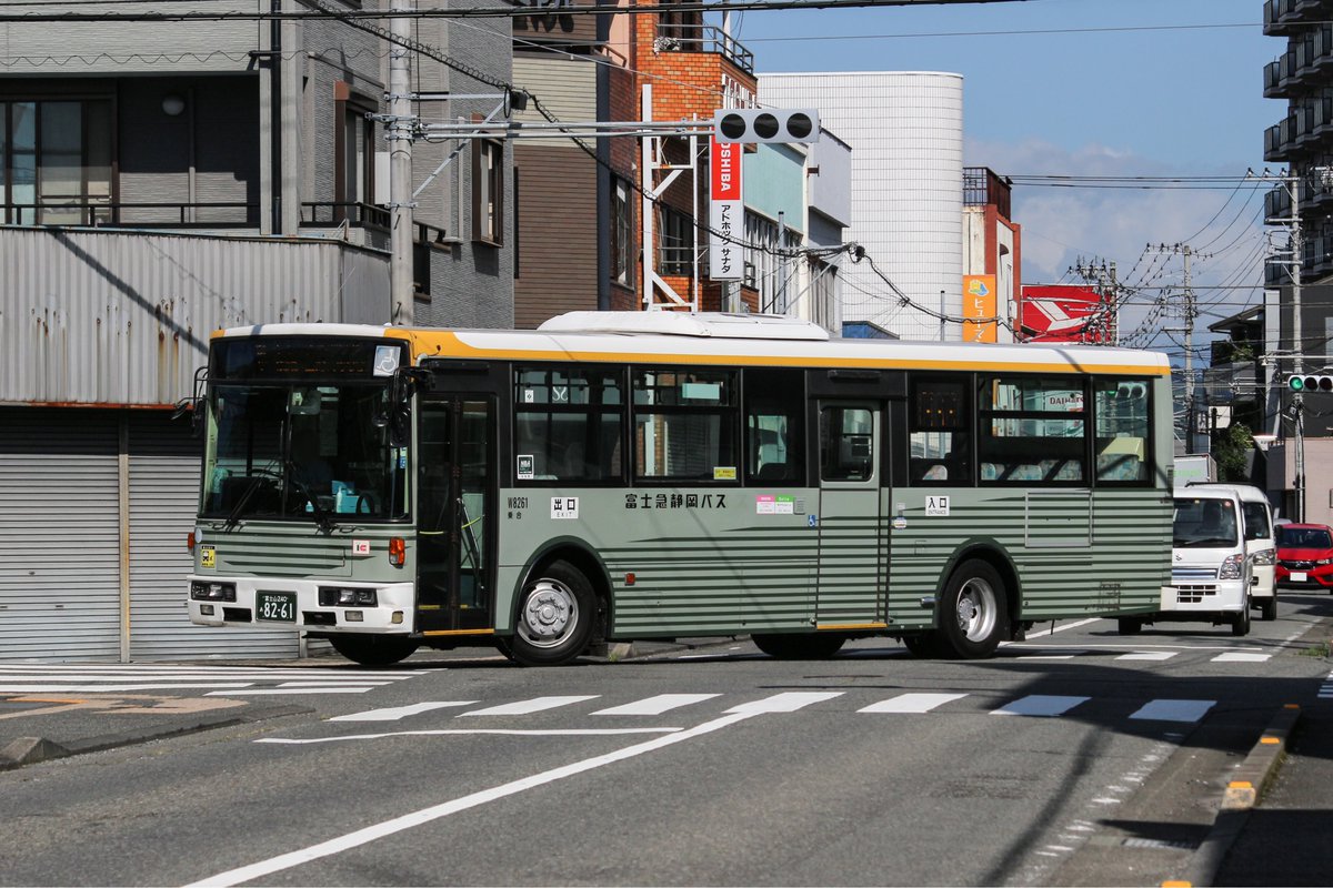 富士急静岡バス W8261 富士山240あ8261 日デ KL-UA452PAN 2002年式