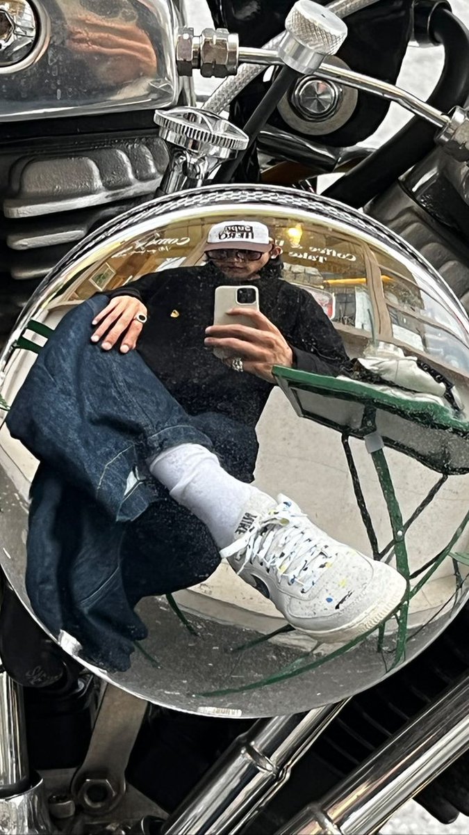 6ndrsnm's tweet photo. Good afternoon everyone, hope you’re all having a bright and colorful day. Here’s a #MyMirror selfie I took on my bike a few minutes ago. I hope you like it! https://t.co/hklwcsnhwL