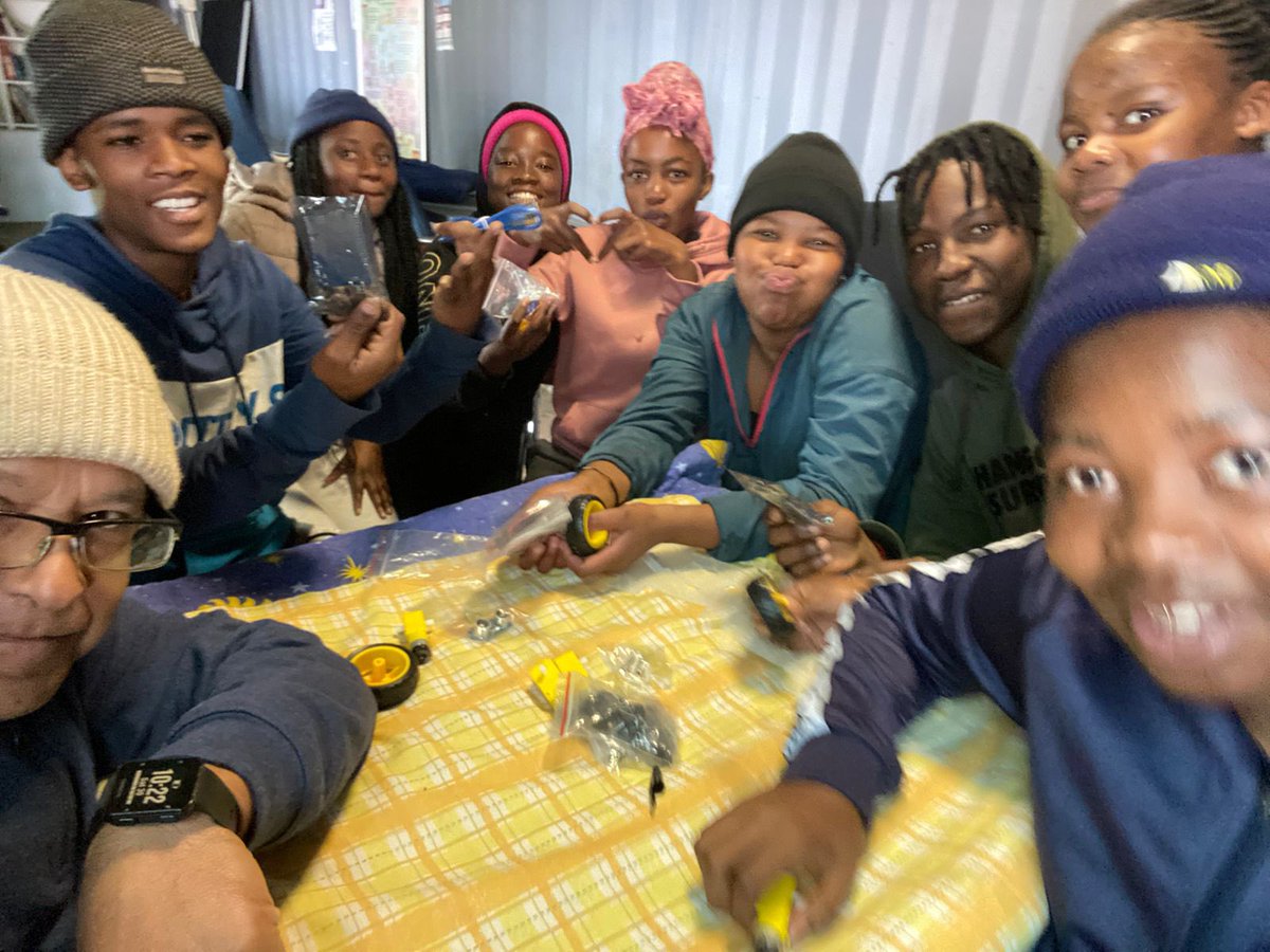 Slovocyd's tweet photo. Introduction to Robotics our Digital Skills hub today with @sunnyboymorgan Refusing to let communities be left behind #DigitalTransformation https://t.co/nIqbubIpS8