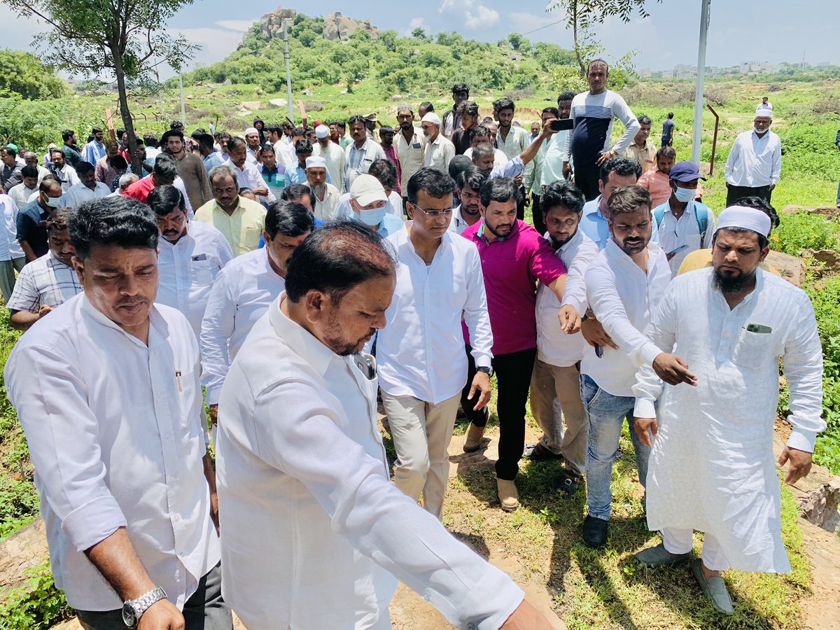 Quthbullapur_'s tweet photo. కుత్బుల్లాపూర్ నియోజకవర్గం పరిధిలోని రోడామేస్త్రీ నగర్-ఏ, జగద్గిరిగుట్ట డివిజన్ మక్దుం నగర్, బీరప్ప నగర్, దేవమ్మ బస్తీలలో ఈరోజు MLA @kp_vivekanand గారు హెచ్ఎండిఏ, రెవెన్యూ విభాగం అధికారులతో కలిసి పర్యటించారు.@KTRTRS https://t.co/Alu5oNkh5G