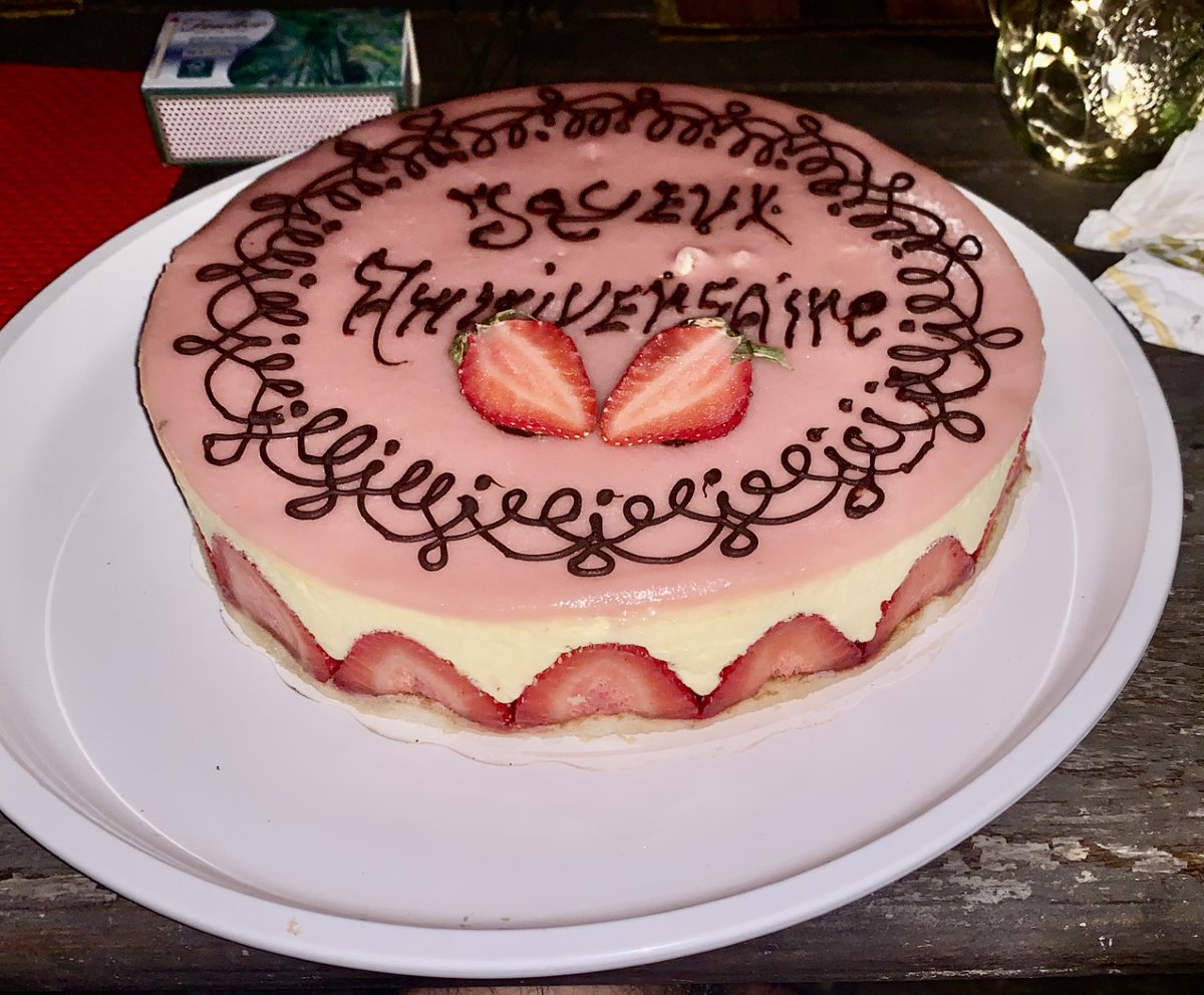 <a href="/fredericroynice/">Frédéric Roy</a> fait de délicieuses viennoiseries🥐 mais il fait aussi sur commande de magnifiques gâteaux d'anniversaire🎂. Aussi beau que bon! un délice! les invités se sont régalés. Merci.
Je vous laisse saliver sur vos écrans🤤