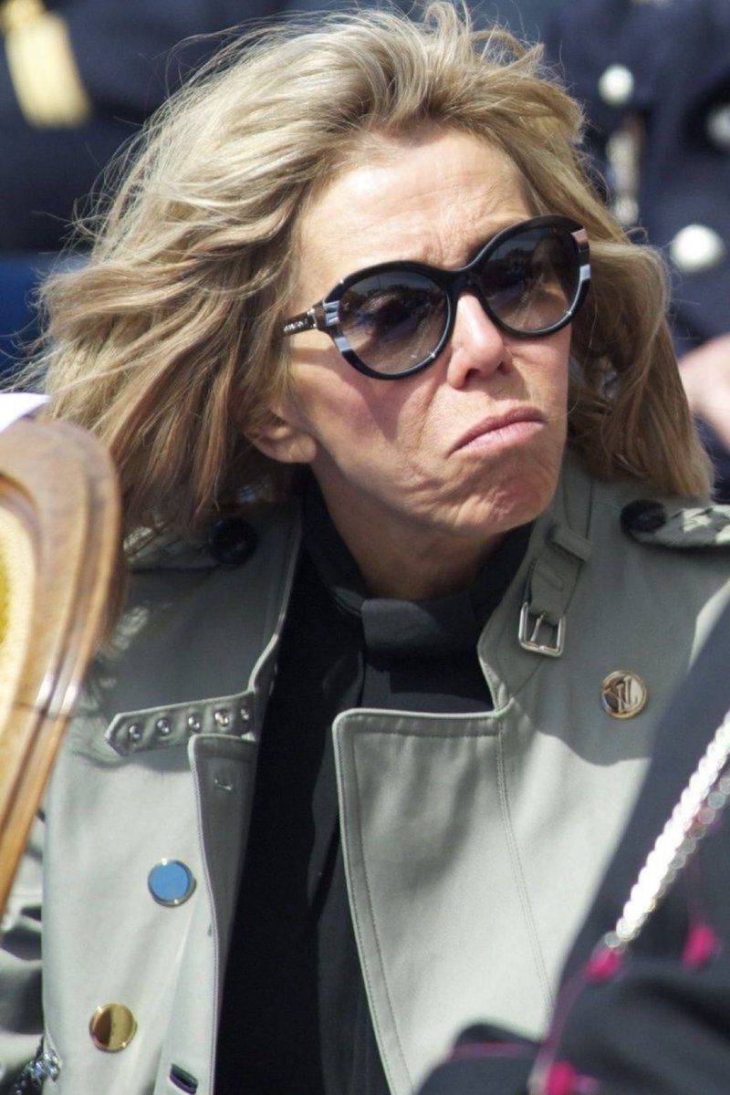 EnModeMacaron's tweet photo. ON ACCEPTE ÇA⁉️

La Cour des comptes révèle que Brigitte dispose d’un directeur du cabinet, d’un chef de cabinet et d’une assistante qui lui consacrent les 2/3 de leur activité, soit un coût considérable de 278.000 euros❗️

En plus de son « statut » à 538.000 euros⁉️ https://t.co/aP0LU07Qy3