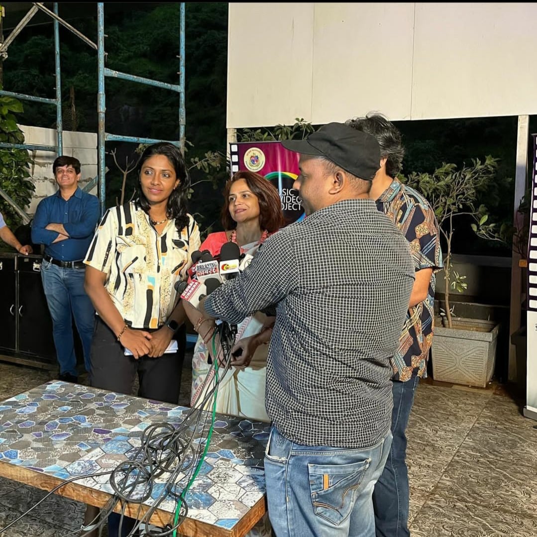 kgafest's tweet photo. #REPOST @48hfpindia

@mybmc talking to the press about the Music Video Project  at rude lounge powai

#musicvideoproject #musicvideo #mvp2022 #spiritofmumbai 

@my_bmc @pocketfilmsin @kgafest @wobblecreative @unesco  @rudelounge https://t.co/4wsAU9n4M5
