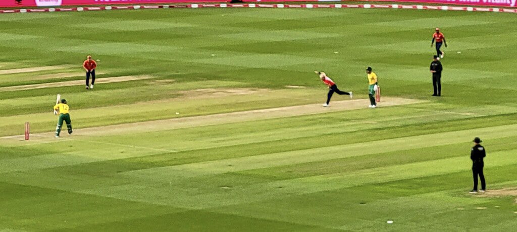 Tdefrancesco's tweet photo. Scenes from Cardiff https://t.co/o3v3zXIYYa