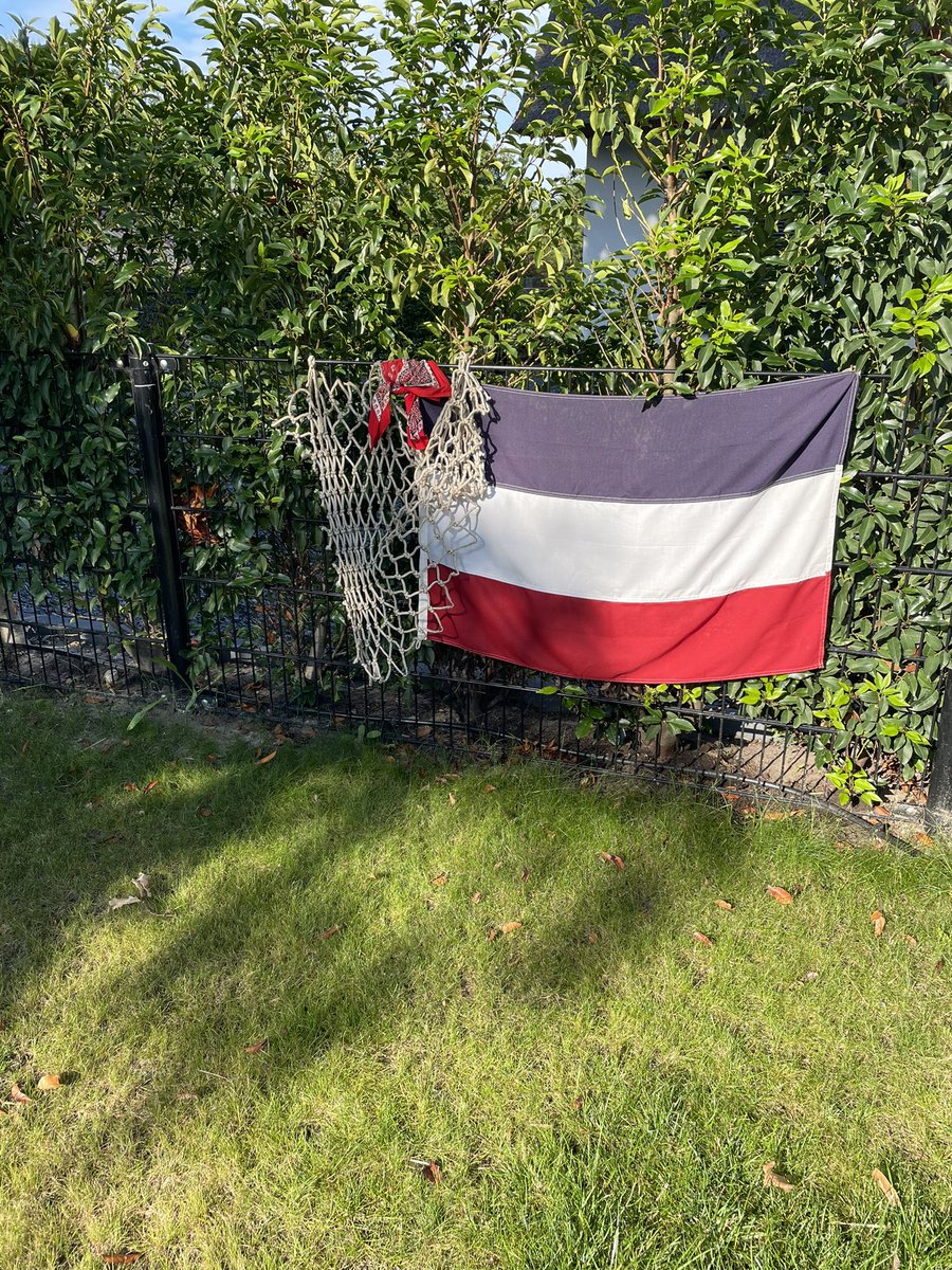 Bij ons blijft de vlag op zijn kop hangen! Vissers zijn het kind van de energie transitie-rekening! #stopdewindparkenopzee #wijsteunendeboeren
