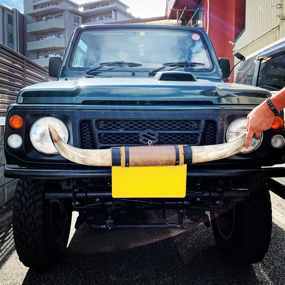 ace_miyazaki's tweet photo. BACKDROP of the day
本日のクラフト教室的なやつ。
愛車ジムニーの新たなカスタムスタイルも模索中とのこと。是非やって頂きたい。
ただ全力で知らない人のフリをしますね。 https://t.co/FRw33PXJRl