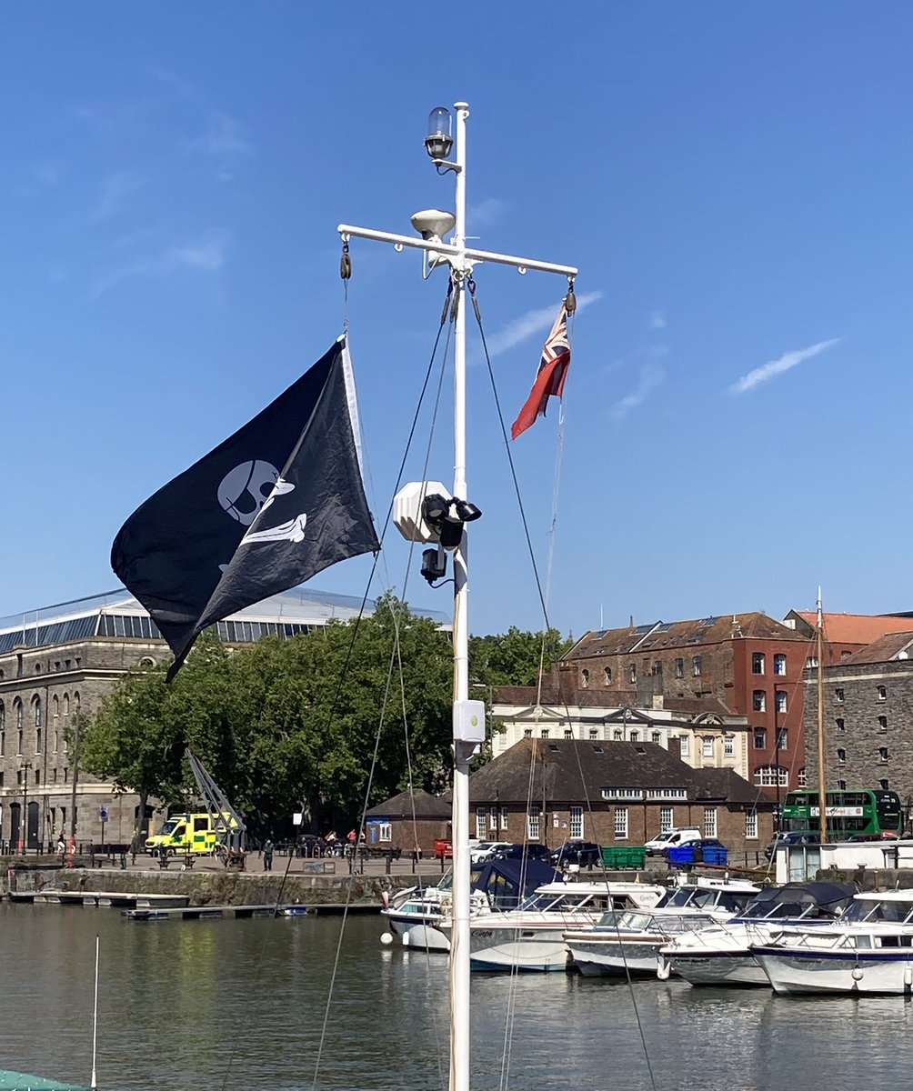 loulouboyce's tweet photo. Some more lovely Bristol pics from yesterday ๐โค๏ธ #Bristol #visitbristol #bristolwaterfront #summerinbristol #perosbridge #arnolfini #millenniumsquare #mshed https://t.co/I3GFRQChg7