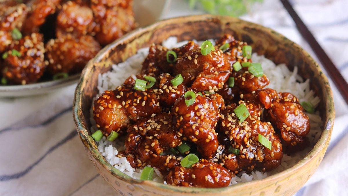 Juma__Mariam's tweet image. 👉 Crispy Sesame Chicken 🔥🔥😋

Crispy Sesame Chicken with a Sticky Asian Sauce - tastier than that naughty takeaway and super simple to make. 

Sweet, salty, crispy, sticky and a little bit spicy 😋
kitchensanctuary.com/crispy-sesame-…
#takeaway #sesamechicken #stickychicken