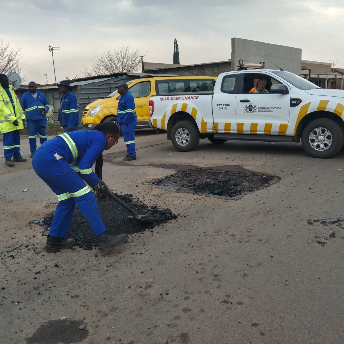 GPDRT_'s tweet photo. Work in progress on Mareka street in Sharpville - Benoni Road Maintenance Team. #SmartMobilityWeekends https://t.co/Wbz6weT6Ne
