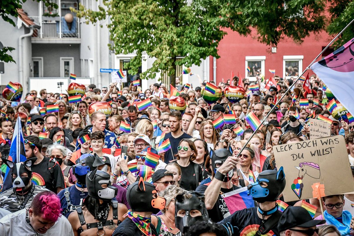 andereAnna's tweet photo. In @dlfkultur gab es ein Interview zur #dorfpride und @queer Leben auf dem Land mit @banana_johannah
👇🏽👇🏽👇🏽
https://t.co/QpUvJwHVHs
#pride #PrideMonth #csd #mannheim #heidelberg #rheinneckar #ladenburg #csdma #csdmannheim @dorfpride https://t.co/sogtVhelIJ