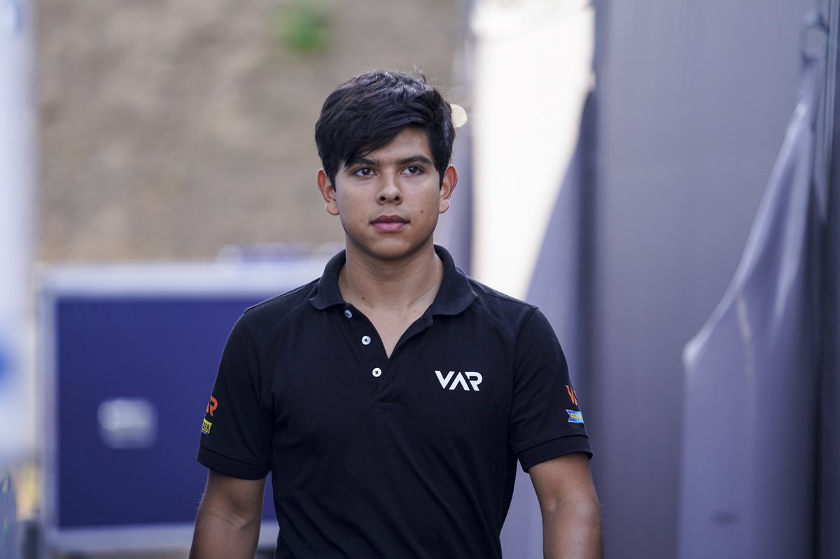 🚶🏻‍♂️ Walking into #RaceDay here in 🇭🇺 Let’s do this! 

We go green in one hour (11:00 local, 4:00 🇲🇽)

#f3 #hungaroring #HungarianGP #fiaf3van