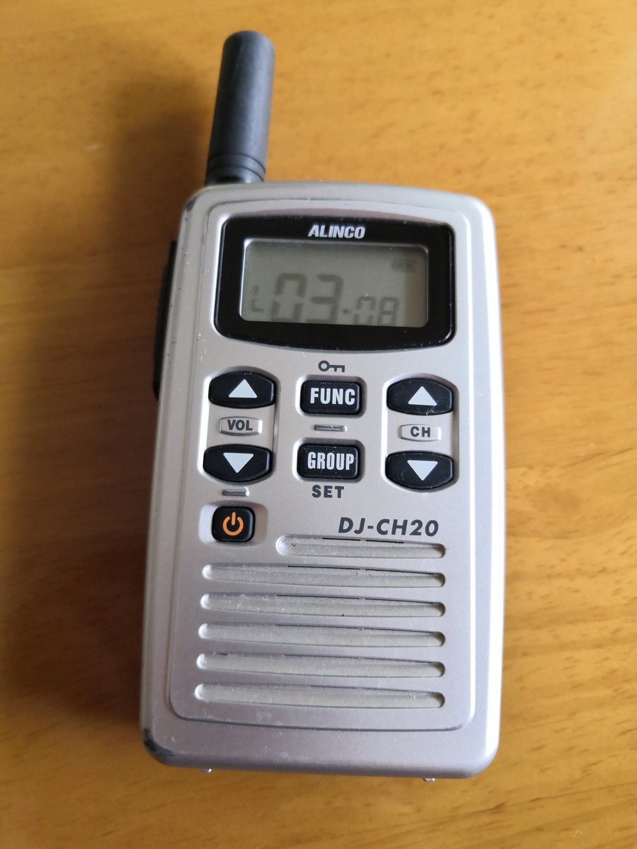 jg3air's tweet photo. 電池なしのDJ-CH20があるのですが #アルインコ のリチウムイオンバッテリEBP-80って高いなぁと思って調べてみると中華ラジオに付属しているBL-5Cと同じことが判明。入れると難なく動きました。BL-5Cなら国内業者のROWAのものが2個1480円とかで売っているのでコストを安く抑えられます。
#BL5C https://t.co/q0CV09pjg9