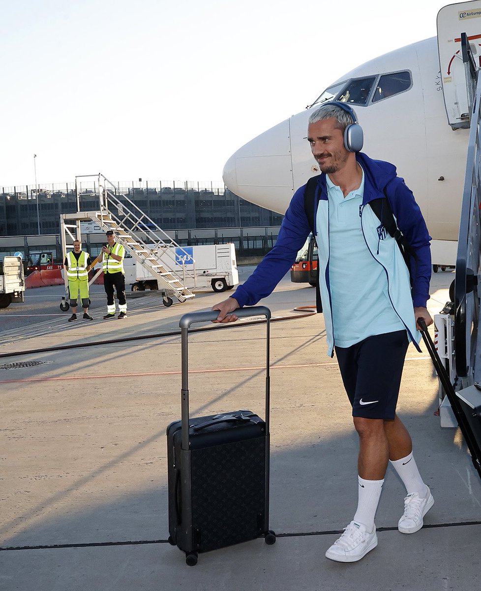 mika_svr's tweet photo. Jour de match ❤️🤍

📋 Pré-saison 2ème journée sur 3
🆚 Manchester United
📍 Oslo 
🏟️ Ullevaal Stadion 
🕜 13h45

@AntoGriezmann ❤️

#AtleticoMadrid #Atletico #Griezmann #ATMMU #MUATM https://t.co/QW0QQARV0x