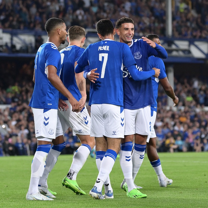 Everton's tweet photo. 💬 | "I've obviously only been here a day or so, but playing and scoring helps to settle in and everyone had got behind me."

@dwightmcneil ⚽️⚽️