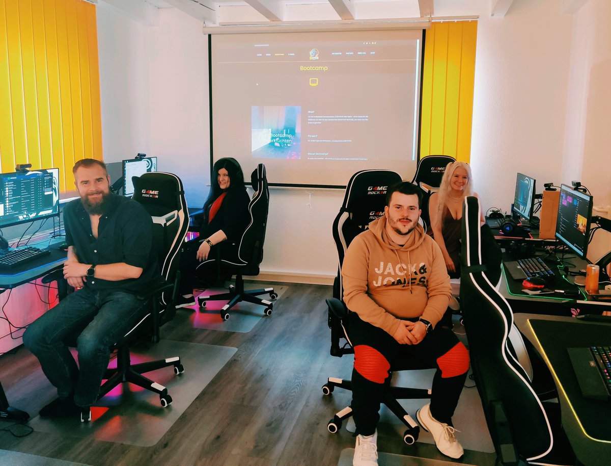 WeSports_Main's tweet image. Guten Tag aus unserem 🏠Bootcamp🔥🧡

Einige unserer Content-Creator sind dieses Wochenende zu Gast bei uns, um die Location kennen zu lernen.

Es wird gestreamt, gezockt🎮 und auch ein wenig entspannt.

#wesfamily #bootcamp #wesbootcamp #bootcampbuff