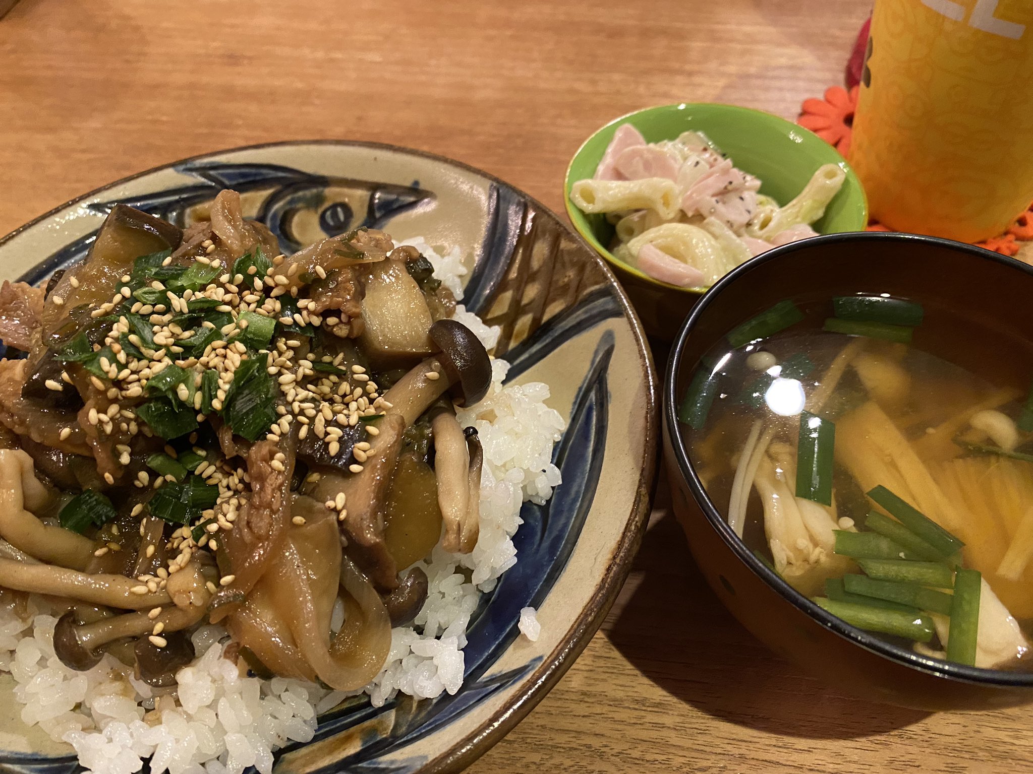 アッピンコ 料理アカ 晩ごはん プルコギ丼 ブナピーとにらおみそ汁 マカロニサラダinギョニソ 週末の締めくくりはこんな感じで T Co Gmgglyczzq Twitter