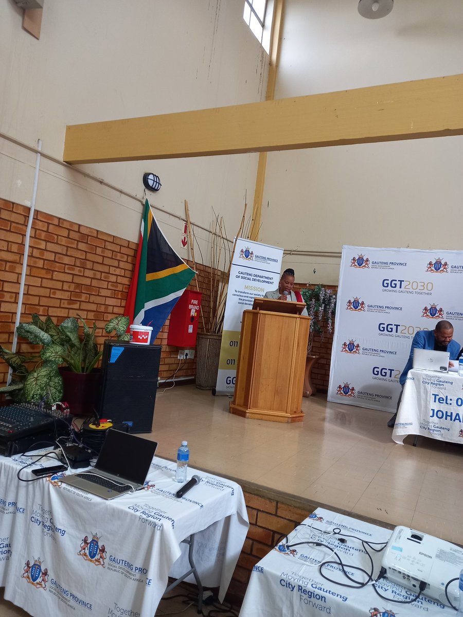 gpgSocDev's tweet photo. Mr Manoto from @gpgSocDev Director for Population Development Unit is the programme director of the day, Cllr Dammie welcomed everyone #worldpopulationday2022 #PopulationDevelopment https://t.co/KnSAvMSliO