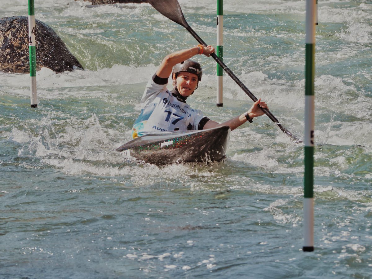 Martina Wegman plaatst zich dankzij een 9e plek in de halve finale voor de finale van het WK Kanoslalom in Augsburg, Duitsland. Lena Teunissen strand bij de halve finale. Om 12.00 uur is de finale bit.ly/3bkurjd