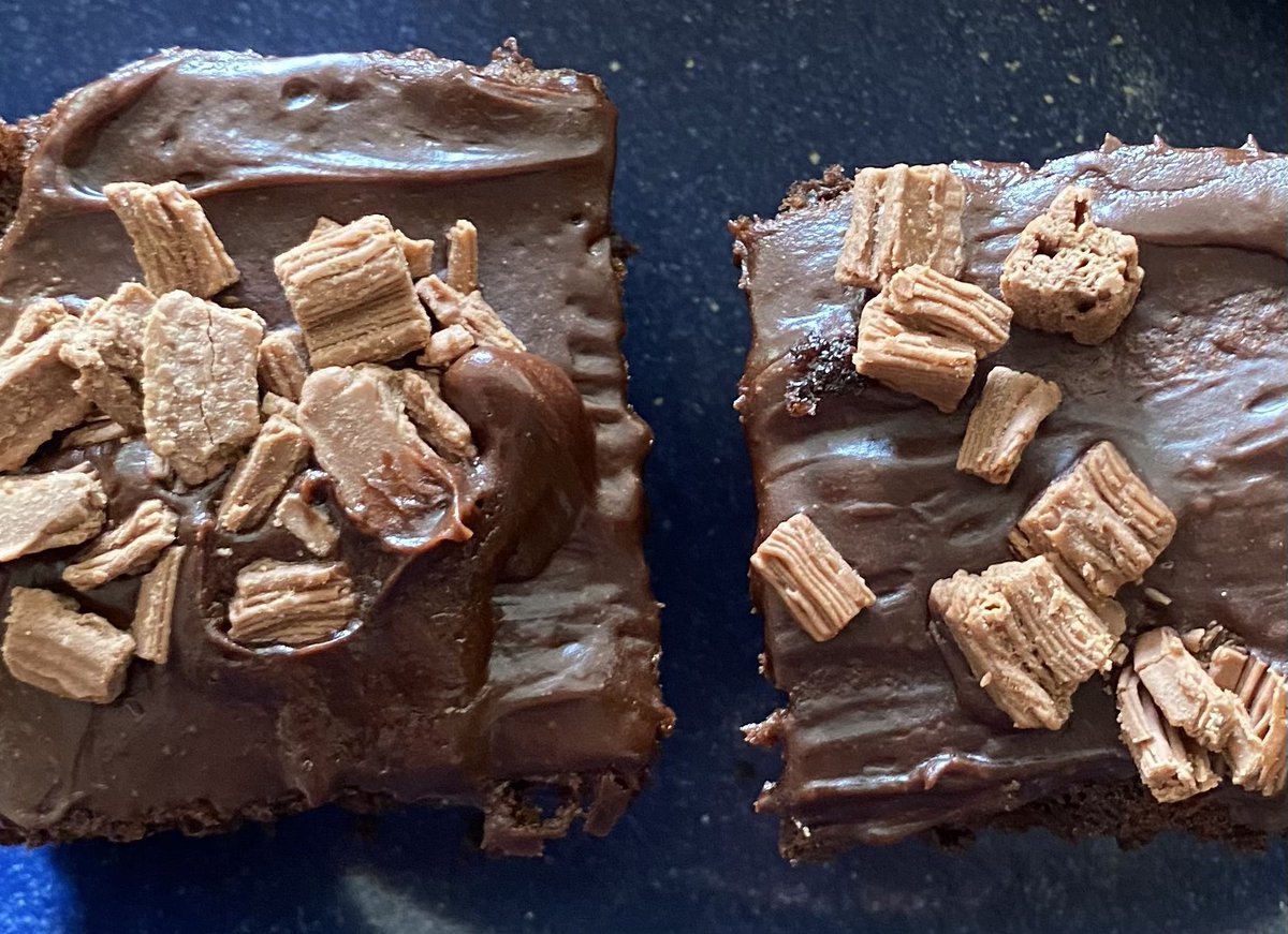 Delicious, freshly-made chocolate treat from The Coffee Hut in #Llangefni this week - as scrumptious as it looks 🤤!! #CoffeeHut #CwtCoffi  #shoplocal #Anglesey #YnysMôn @mertynabbot