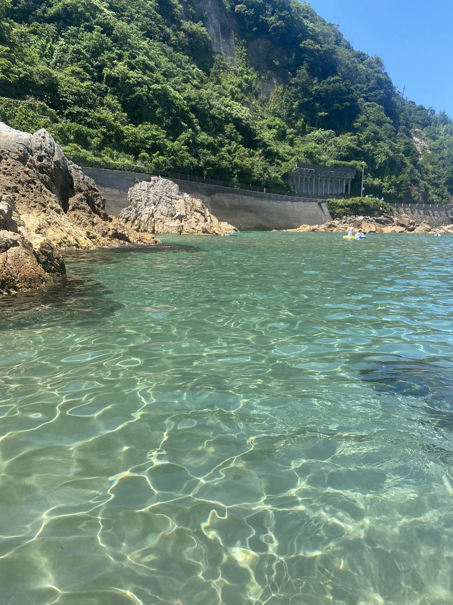 Hotaru_0509's tweet photo. お疲れ様です⊂⌒っ´ω`)っ

浦富海岸に行ってきました🌊✨

やっぱりめちゃくちゃキレイだった！

そしてRouteイナバ！！

 #鳥取
 #浦富
 #海
 #夏
 #Route178 https://t.co/4SHZH8QwuE