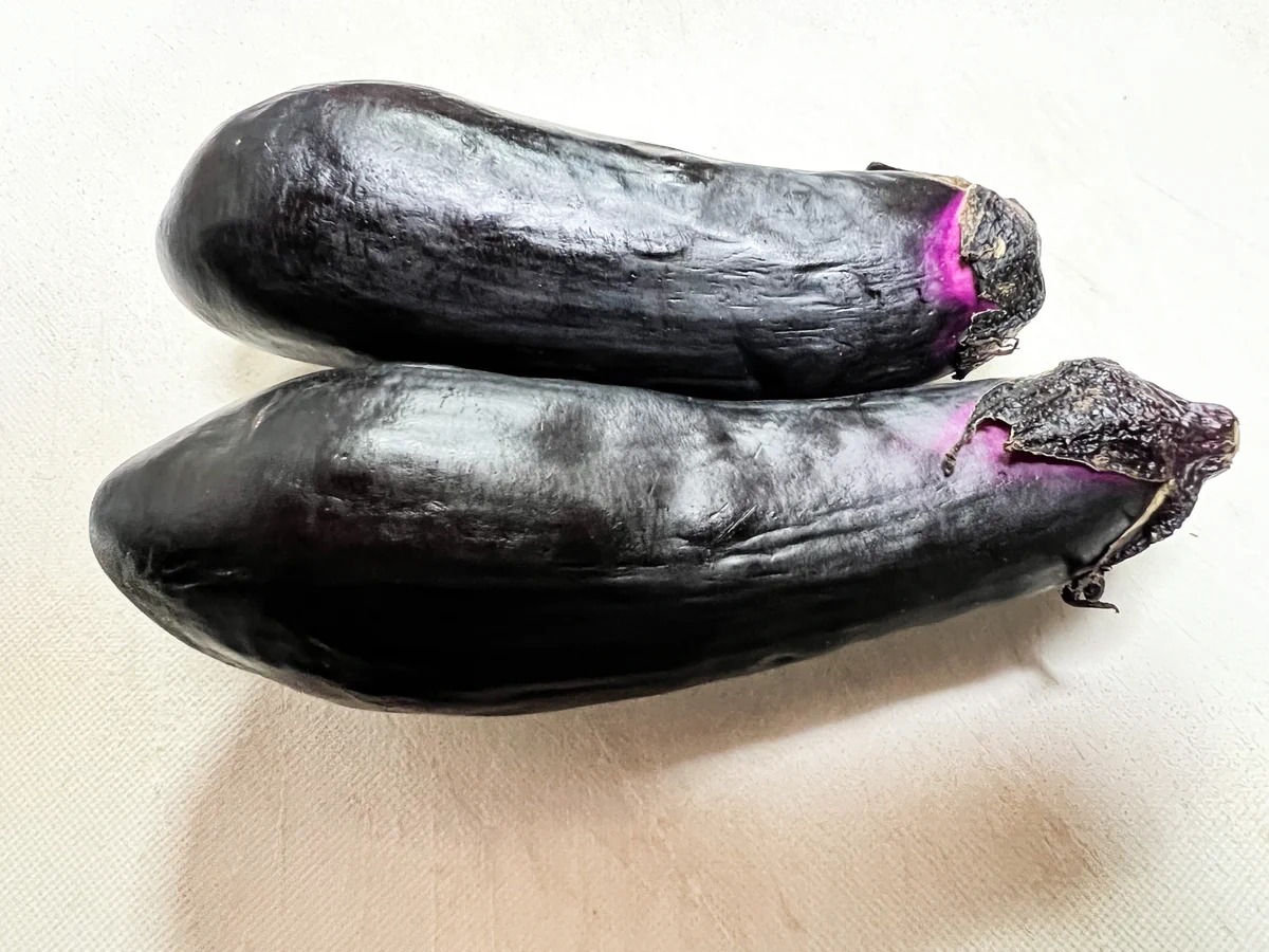 しなびた茄子を捨てないで！ある方法で茄子がピチピチに元通り！