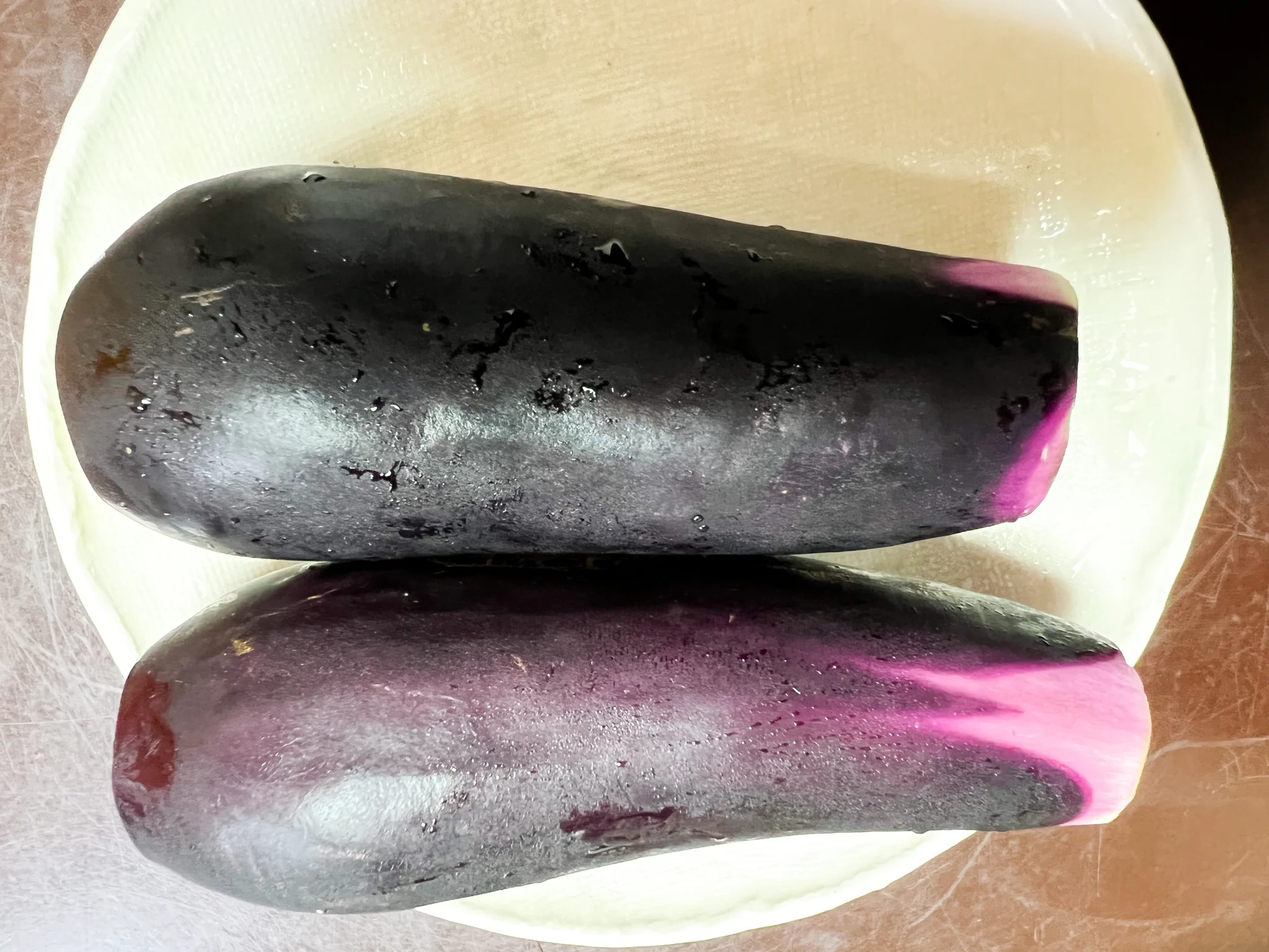 しなびた茄子を捨てないで！ある方法で茄子がピチピチに元通り！