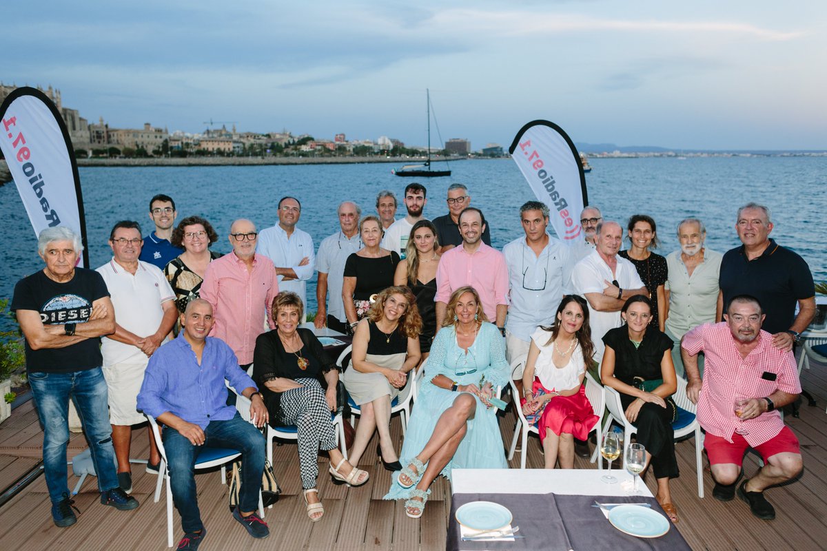 esRadioBaleares's tweet image. Una gran temporada, un gran equipo y los mejores colaboradores. Disfrutamos de una velada muy agradable en Varadero. Muchas gracias a todos, también patrocinadores y anunciantes, y especialmente a la audiencia, a los oyentes más fieles y a los que se incorporan a nuestra sintonía