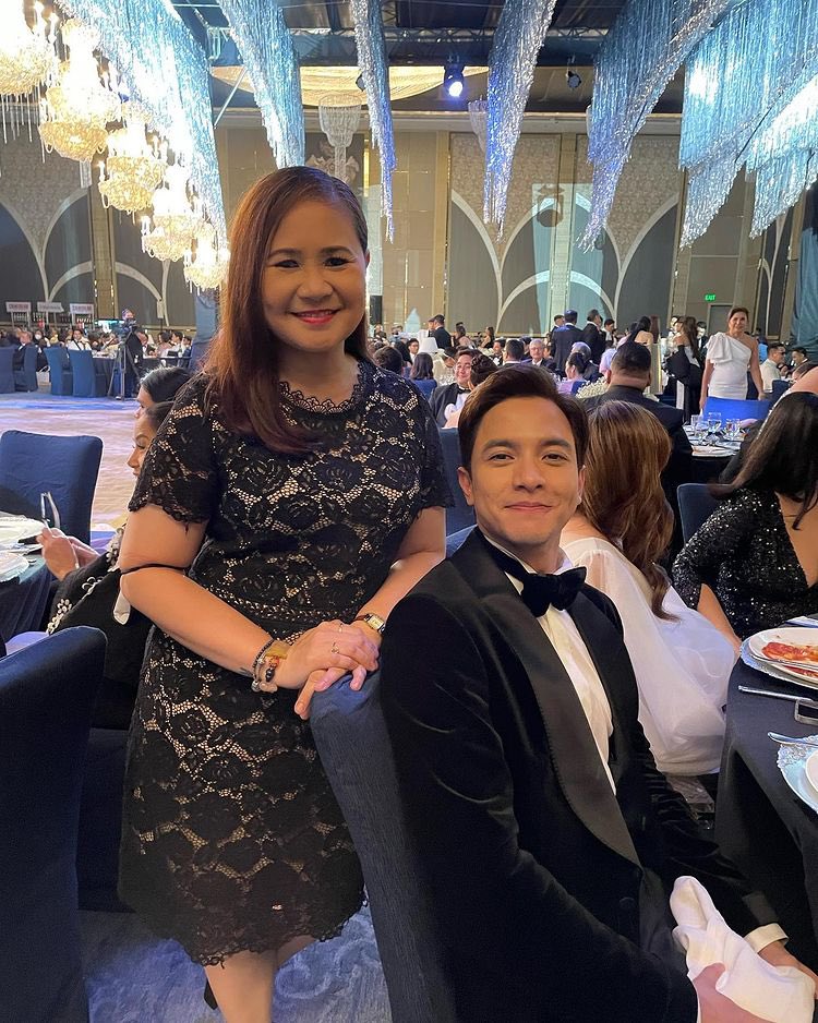 The mandatory photo with #AldenRichards 

📸tina panganiban
#ALDENattendsGMAGala 
GMAxALDEN GalaOHNight