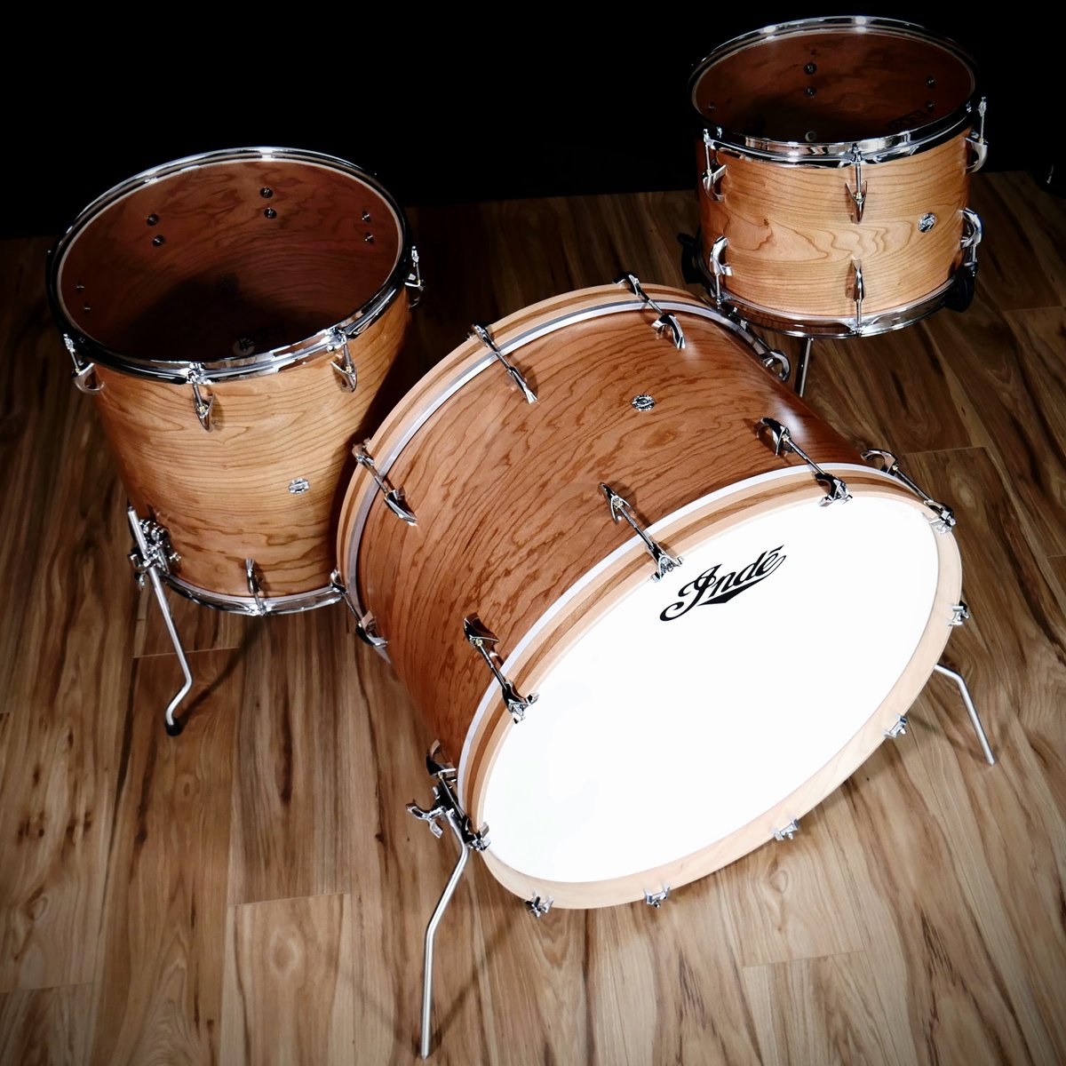 INDeDrumLab's tweet photo. Just finished up this 24/13/16 Studio Mod Cherry, kit! In stock and ready to ship!
#indedrum #studiomod #cherrydrum #recordingdrums #studiodrums #drumkit #drums https://t.co/8MvzWV7ecq
