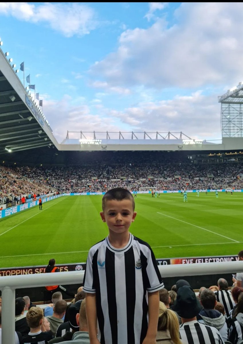 Jeanetteconroy3's tweet photo. Anakin enjoyed going to his first football match ⚽️ 🥅 @Newyorkprimary 
@NYPSY3Elephants https://t.co/4jCObrMqr6