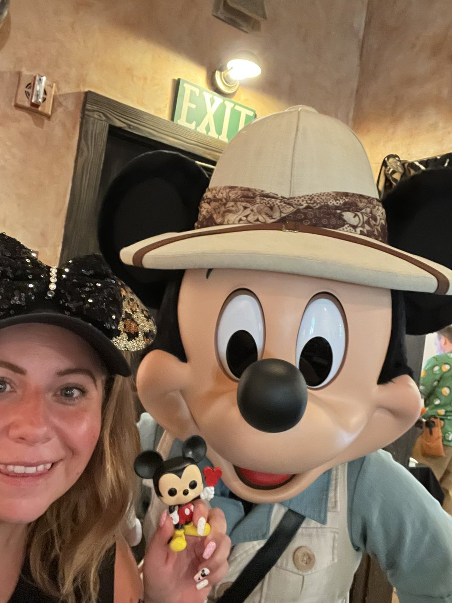 MrsGoldenEars's tweet photo. Mickeys adventure continues! #funkopop #mickeymouse #disney #waltdisneyworld #wdw #animalkingdom #disneyblog #disneyadult #disneyparks https://t.co/sbgD8wPRPm