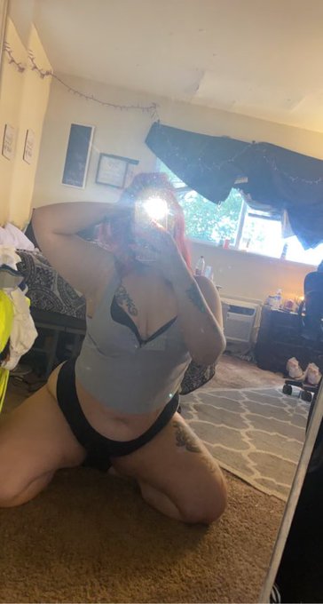 Alright guys I need your help giving my best friend a friendly welcome to the community let&rsquo;s build those<a href="/tag/sellingcontent"class="tags"><span>#sellingcontent</span></a>