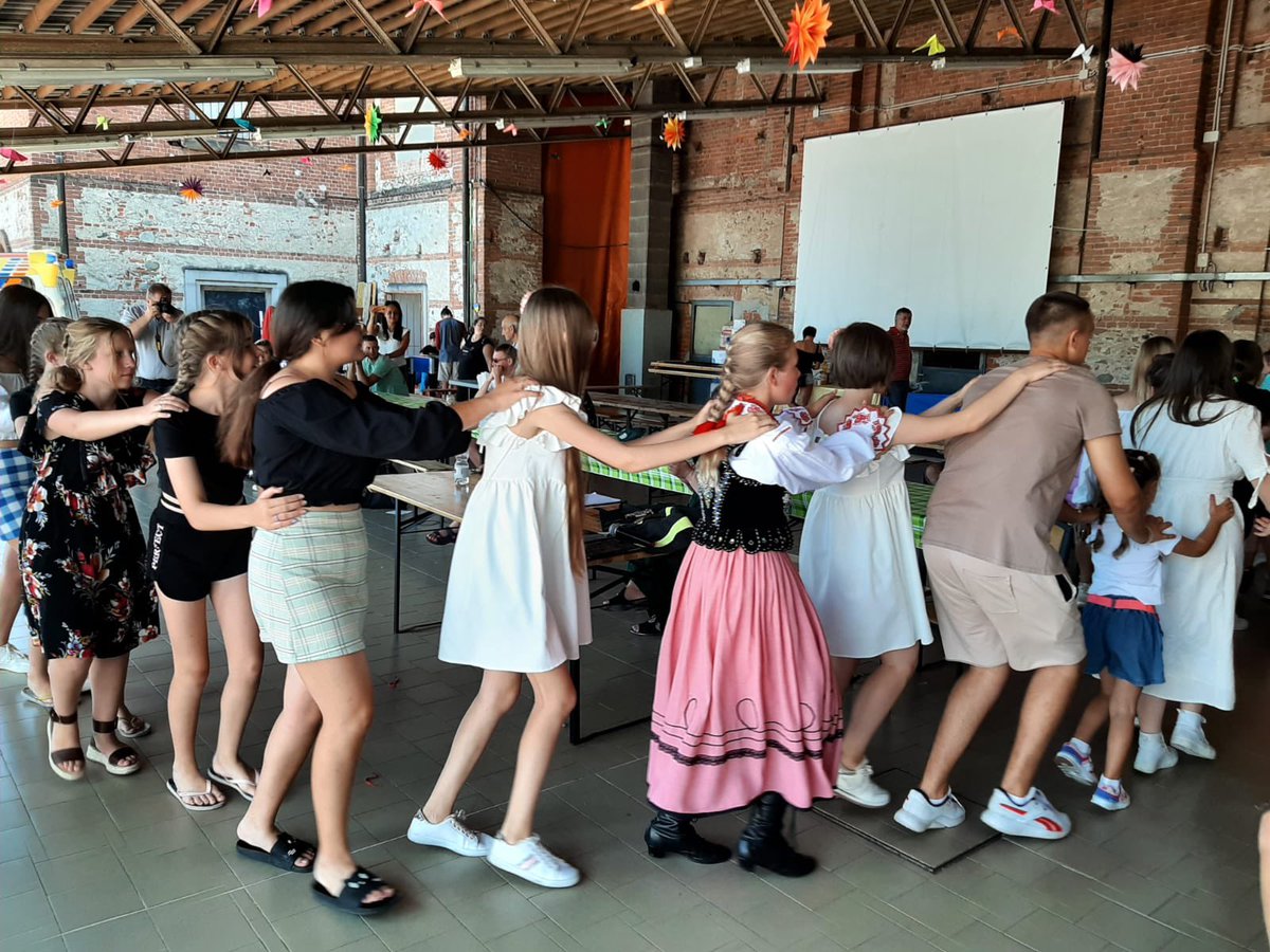 Insieme per la pace i ragazzi 🇵🇱🇮🇹 e 🇺🇦 dell’Orfanotrofio di #GPII di #Mariupol radunati dall’Ambasciata 🇵🇱 e l’Associazione Memoria Viva a #Castellamonte per festeggiare #30luglio Giornata Mondiale dell’Amicizia tra popoli, paesi e culture. Il nostro cuore è con voi 🇵🇱🤝🇮🇹❤️🇺🇦