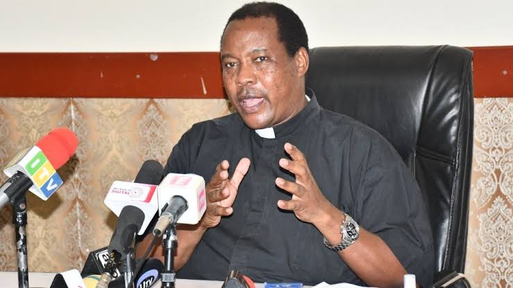 WateteziTV's tweet image. &quot;Wakina Mama wamasai hawajazoea kwenda kulima na kuvuna kwa sababu sasahivi waume wao hawajulikani wako wapi wanateseka sana, lakini najiuliza nani atakayewaokoa?&quot;- Katibu wa TEC,Padri Charles Kitima