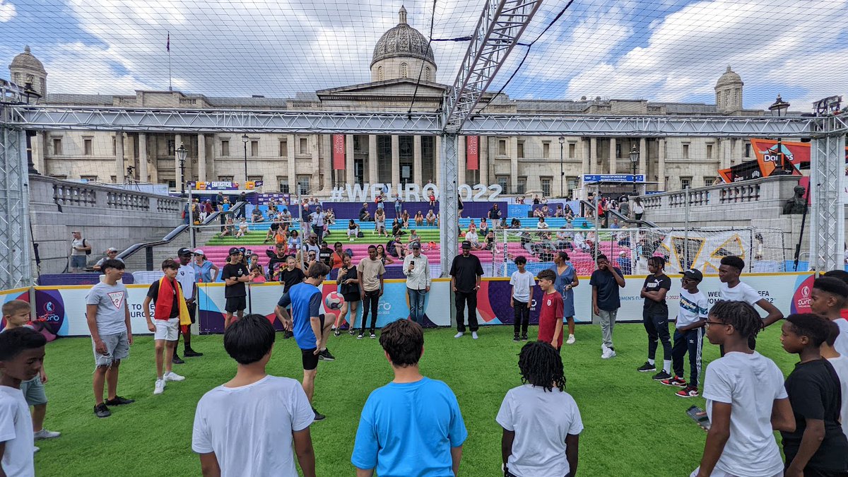 Eleven_Campaign's tweet photo. Great turn up yesterday at Trafalgar Square for our event with Itai and Javito! It was amazing to see everyone having fun, while it was also for a good cause. Kgs of food will be donated to charities equivalent to the kick up records! 309 with a ⚽️ and 293 with a 🎾! #WEURO2022 https://t.co/Aa1b7qtLis