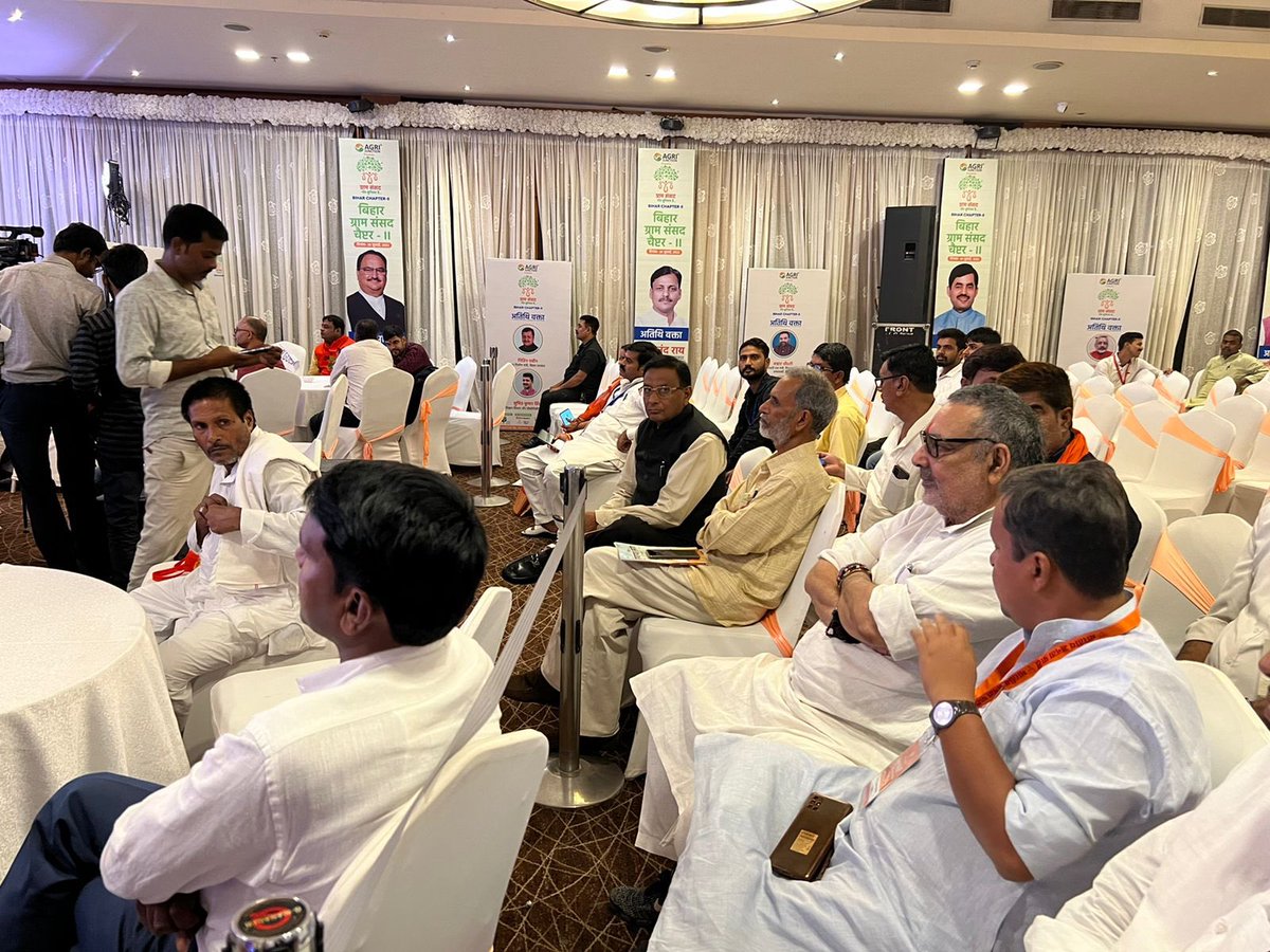 girirajsinghbjp's tweet photo. पटना मौर्या होटेल में ग्राम संसद द्वारा आयोजित बिहार चैप्टर-2  कार्यक्रम में मा. राष्ट्रीय अध्यक्ष श्री @JPNadda जी के साथ सम्मिलित हुआ। https://t.co/LNmDHVyjUx
