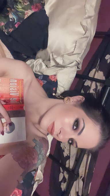 Chillin. @deankoontz https://t.co/PfcOWGpZjv<a class="tags" target="_blank" title="On Twitter" href="/?out=eyJ0eXAiOiJKV1QiLCJhbGciOiJIUzUxMiJ9.eyJpYXQiOjE3MTkzMzQyODYsImlzcyI6InR3cG9ybnN0YXJzLmNvbSIsIm5iZiI6MTcxOTMzNDI4NiwiZXhwIjoxNzUwODcwMjg2LCJyZWRpcmVjdF91cmwiOiJodHRwczovL3R3aXR0ZXIuY29tL2RlYW5rb29udHoifQ.W83lmWuW1MTK1CRRzzjEYJaiC9hoJlV79ZNH2fACIeyAgnzRqIYwKu-xt3WpaWOWs2mOixX9xa9m5RMDjrOBIQ">@deankoontz</a>