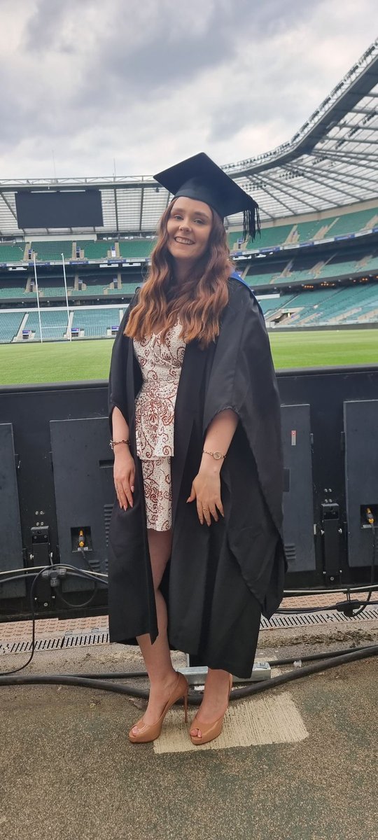 She graduated!! And to make it even better when I was 5 mins away from graduation I found out I was successful from my audition the other day! She booked it🥳